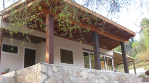 Construcción de Cabañas en Cuesta Blanca