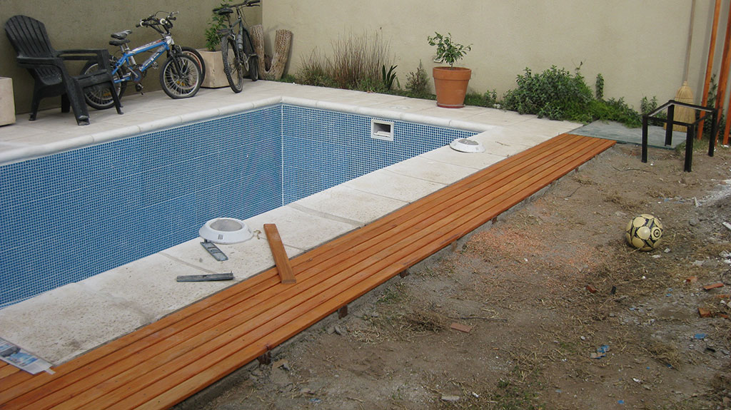 Pileta con Deck de Madera Grandy